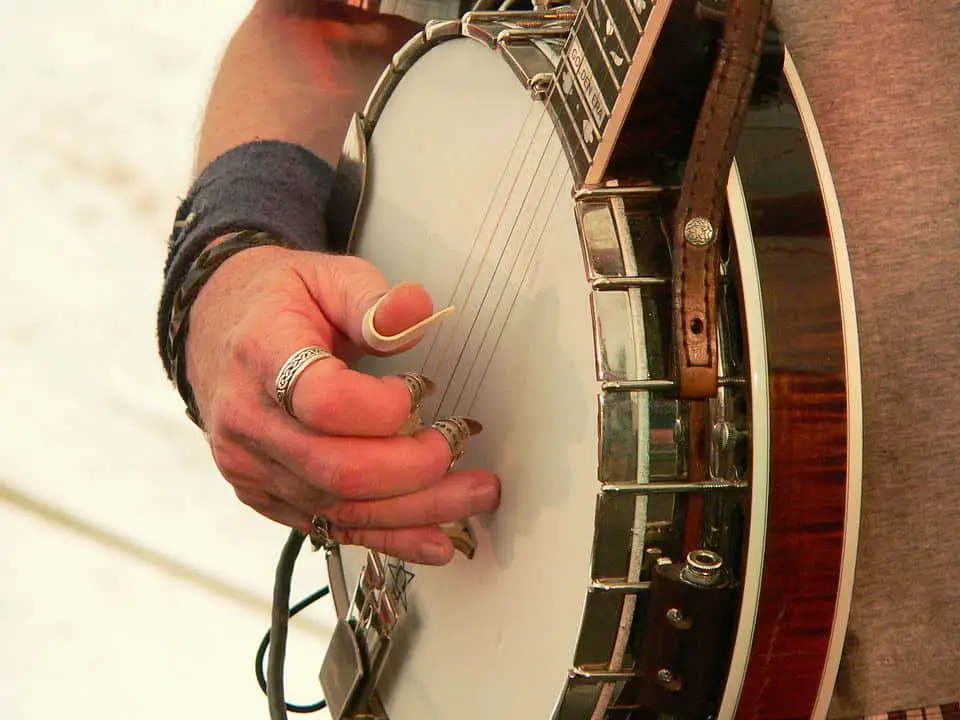 Don Wayne Reno playing the banjo with fingerpicks - fingerpicking with thumb pick