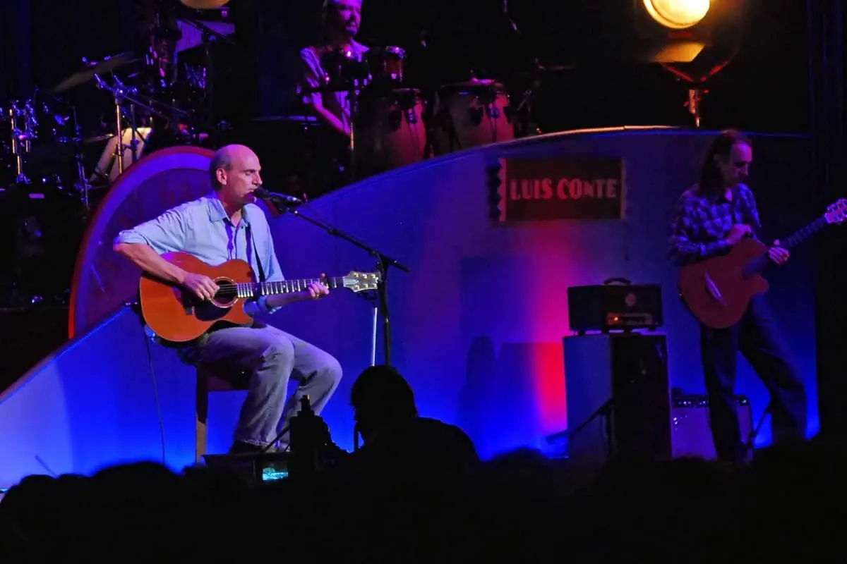 What Kind of Guitar Does James Taylor Play