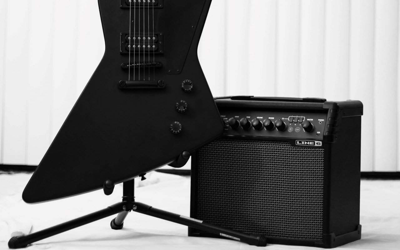 How Do I Use A Mini Guitar Amp?