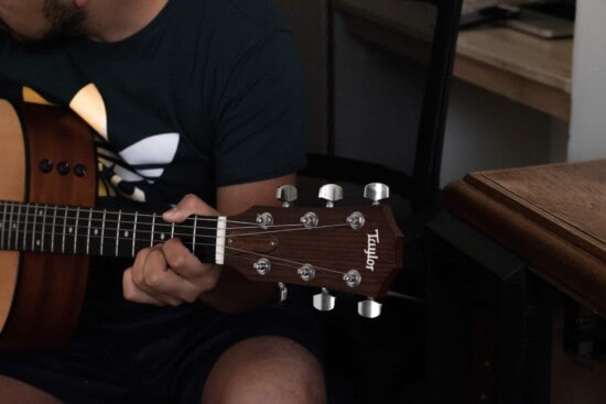 fingers hurt playing guitar - playing acoustic guitar