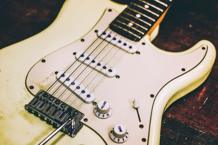 how do electric guitar pickups work