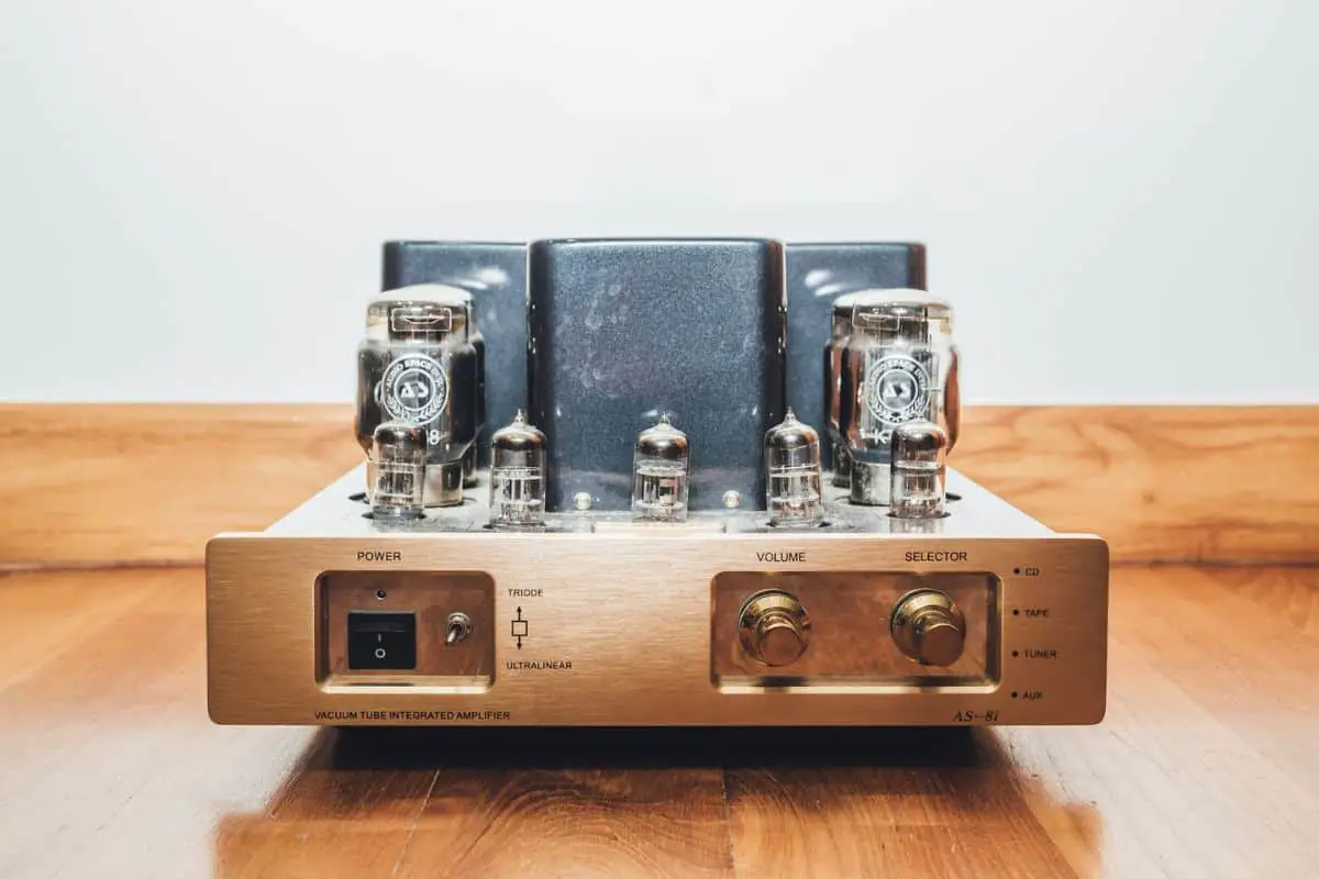 how does a tube amp work