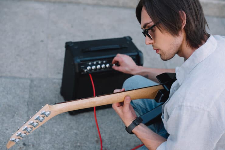how long do batteries last in a guitar amplifier