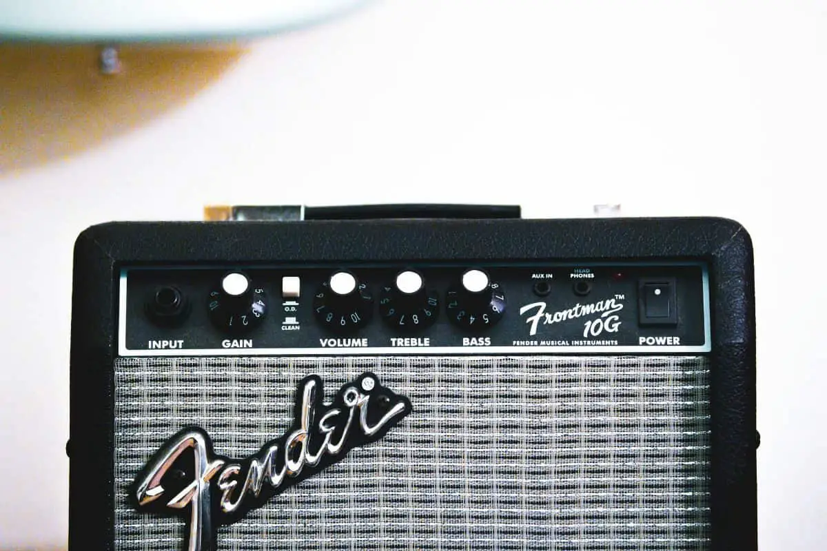 how to clean guitar amp