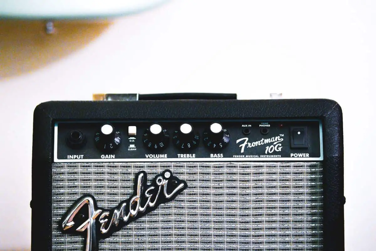 how to clean guitar amp