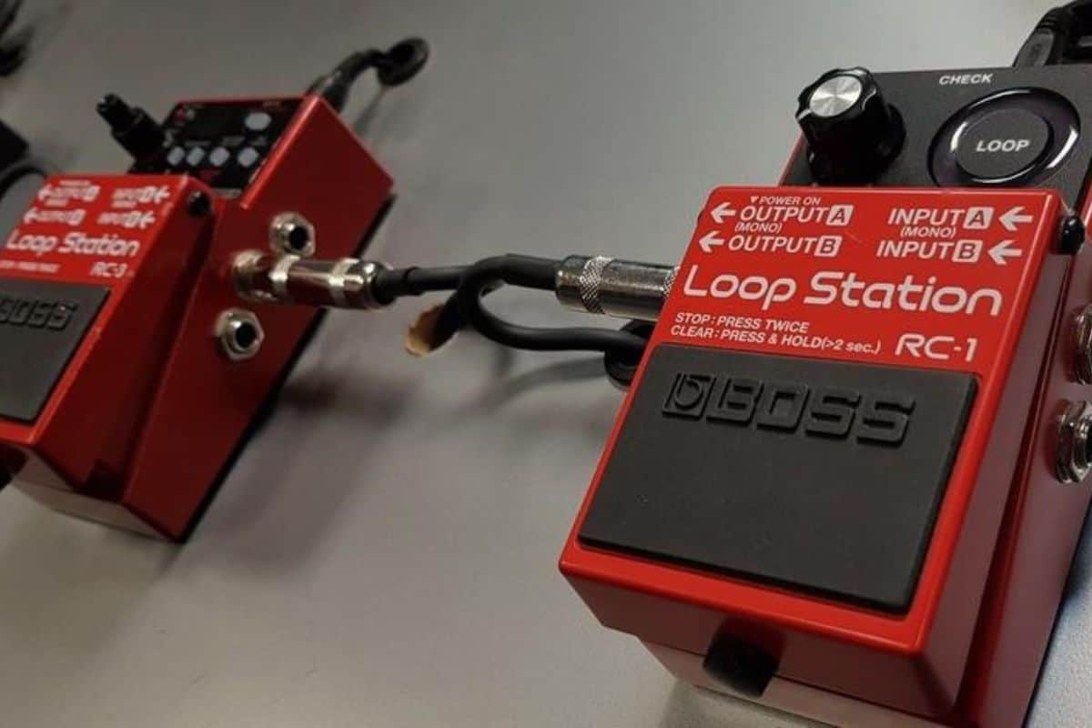 how to connect a looper pedal