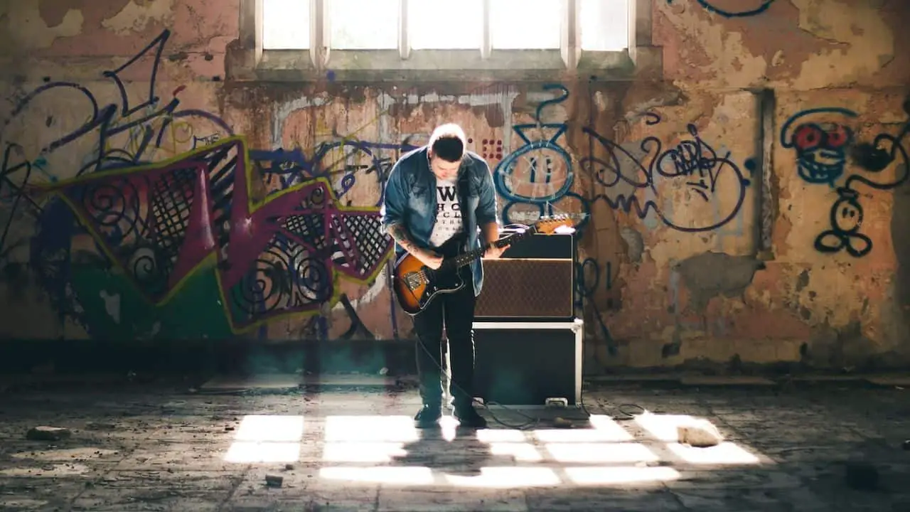 How To Connect Electric Guitar To Amp All Stringed