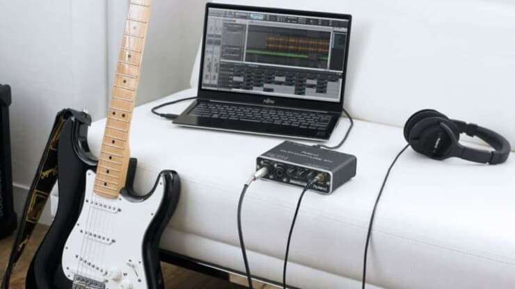 how to connect guitar amp to computer - guitar amp connected to laptop