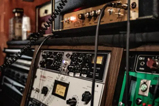 how to connect guitar amp to mixer