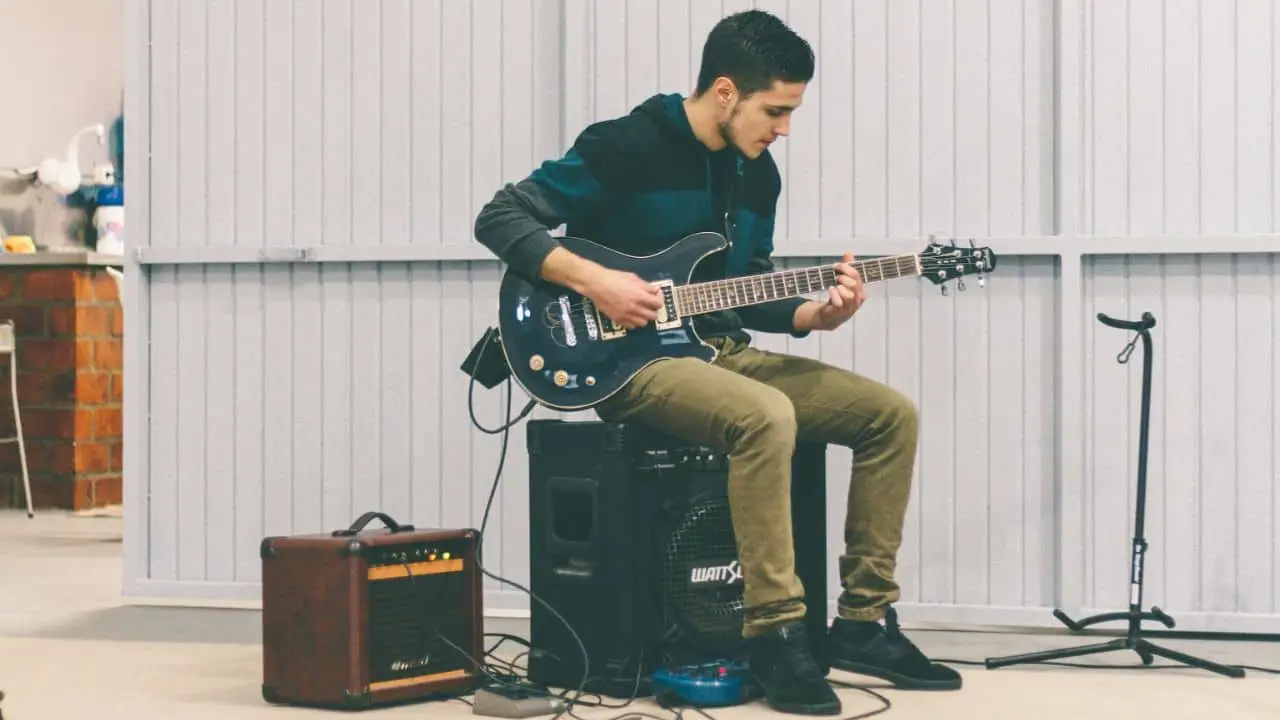 How To Connect Guitar Amp To Speakers All Stringed