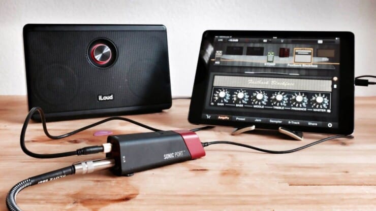 apple ipad connected to amp