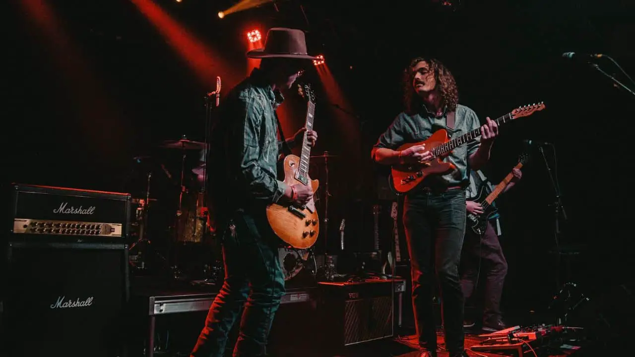 How To Connect Two Guitar Amps Together All Stringed