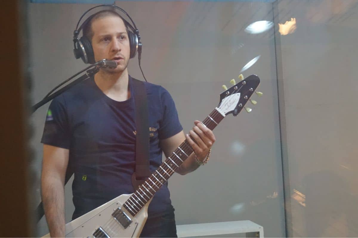 How To Connect Wireless Headphones To Guitar Amp