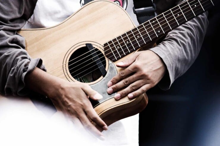 how to learn to play an acoustic guitar