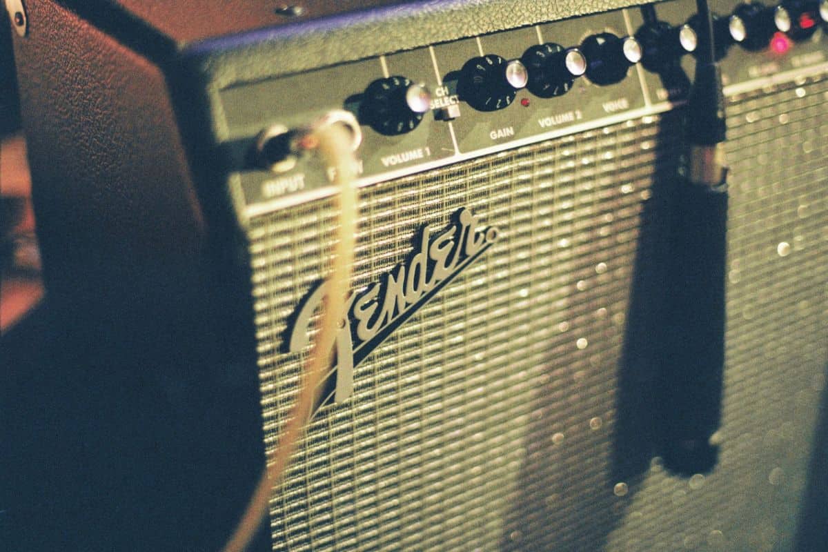 how to mic a guitar amp with an sm57