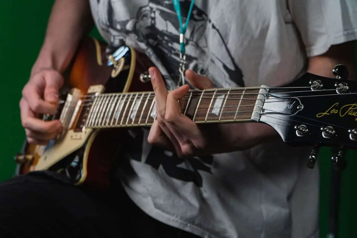 how to play electric guitar without an amp