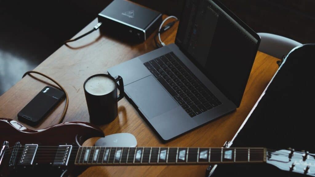 How To Play Electric Guitar Without An Amp All Stringed