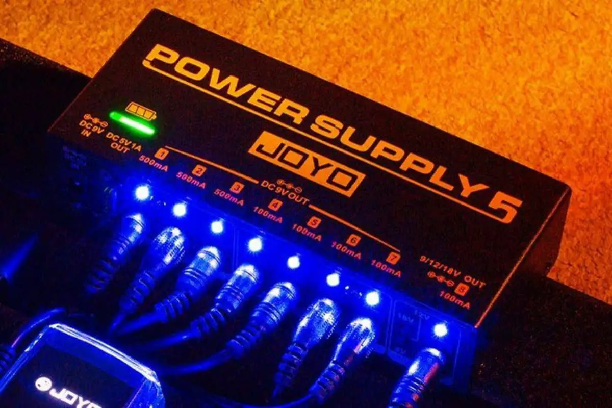 how to power pedalboard