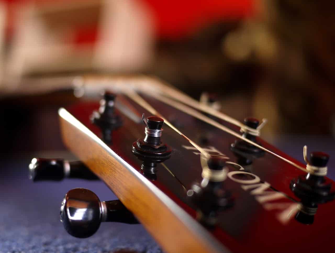how to tune a guitar with a tuner - acoustic guitar headstock
