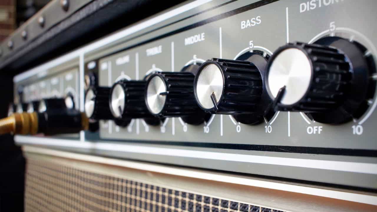 How To Turn Distortion On Guitar Amp All Stringed