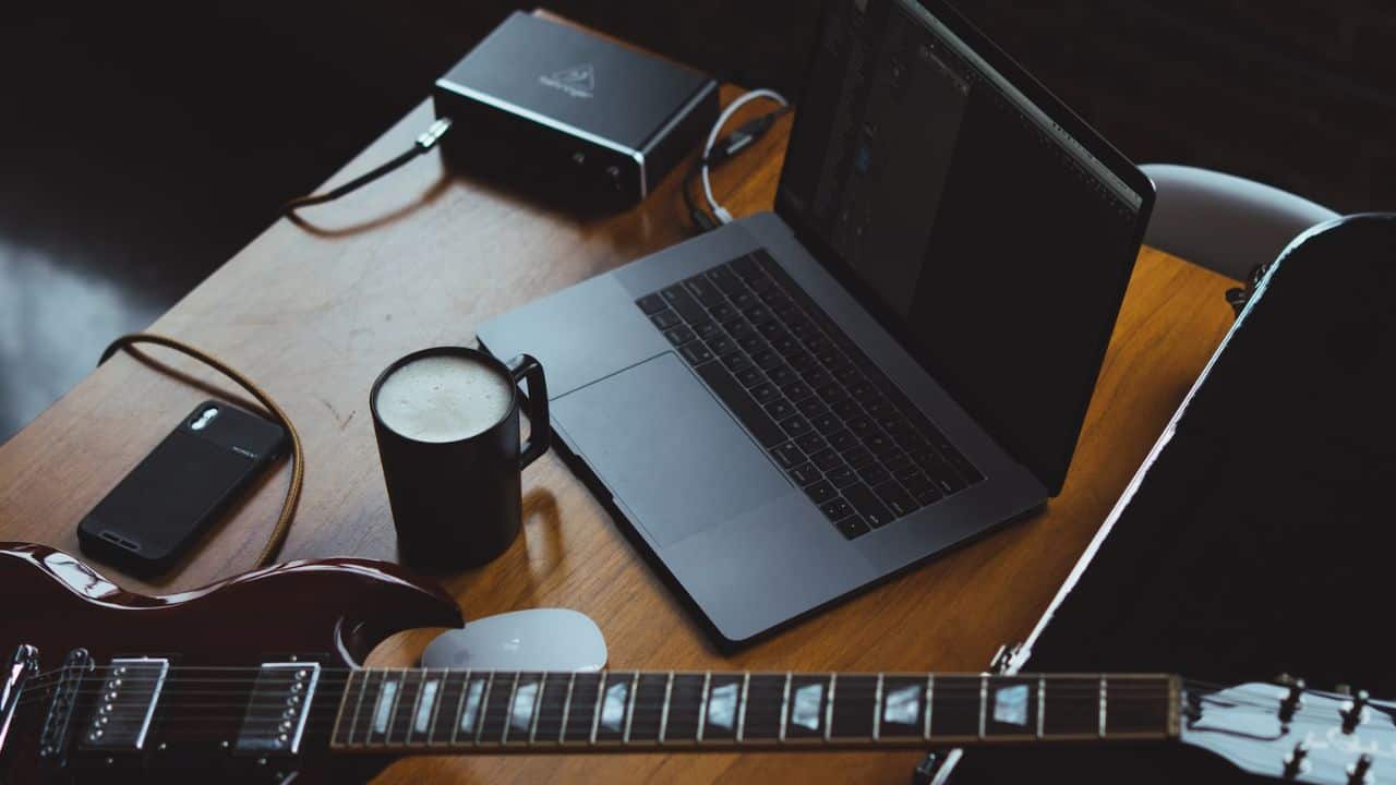 How To Use PC As Guitar Amp All Stringed