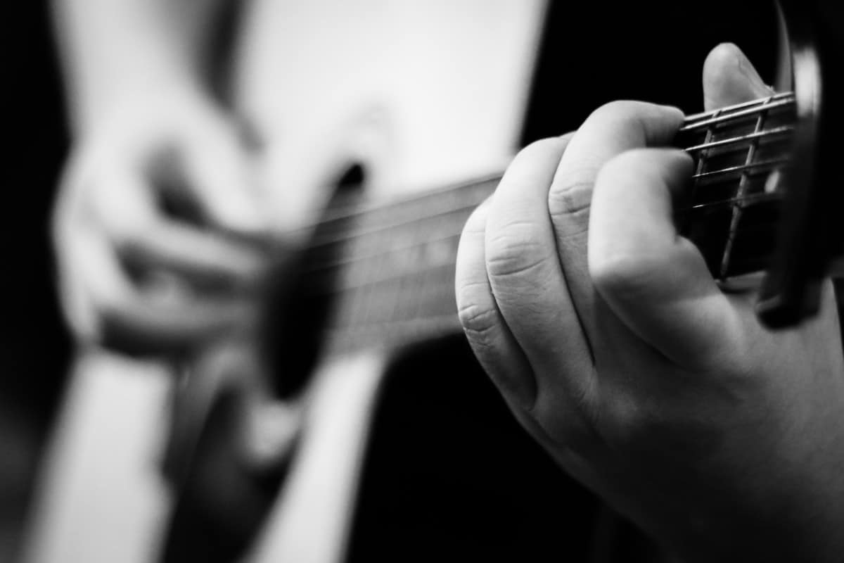 playing guitar with small hands - playing acoustic guitar