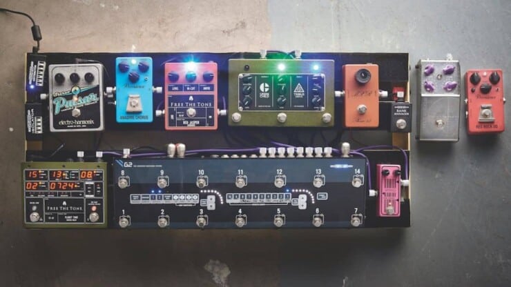 powered pedalboard with guitar pedals