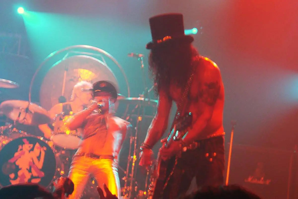what guitar does slash play