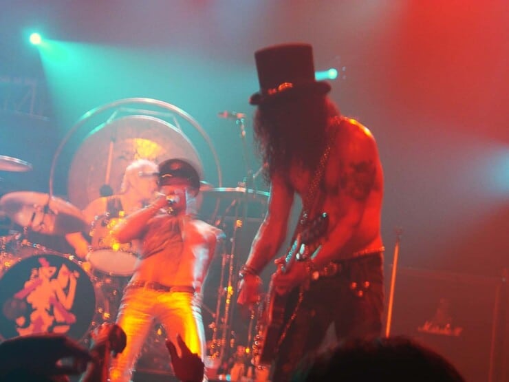 what guitar does slash play