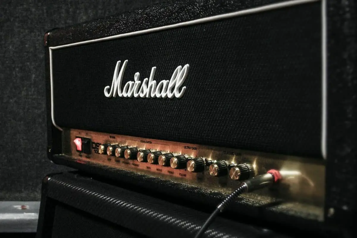 what is a guitar amp head