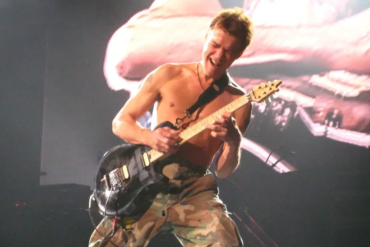 what kind of guitar did eddie van halen play