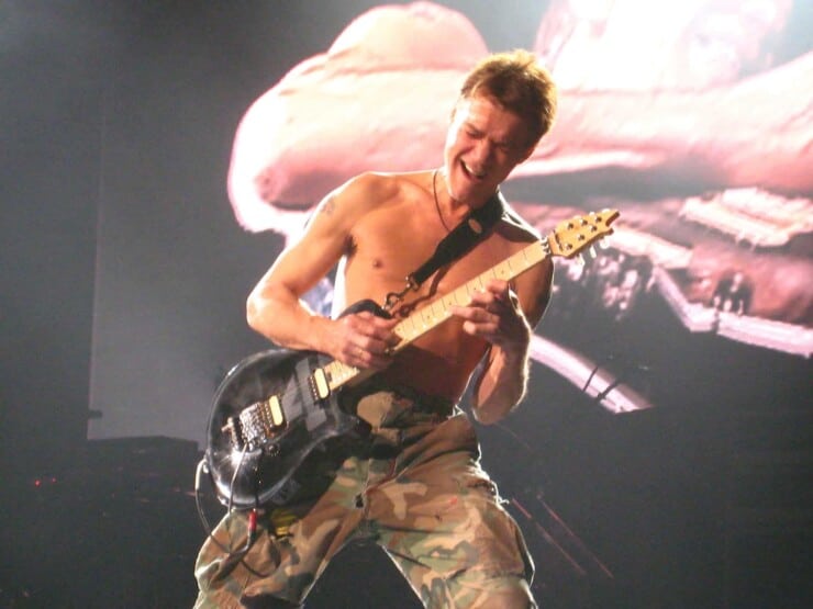 what kind of guitar did eddie van halen play