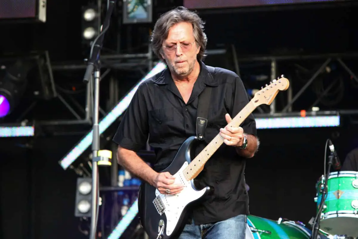 what kind of guitar does eric clapton play