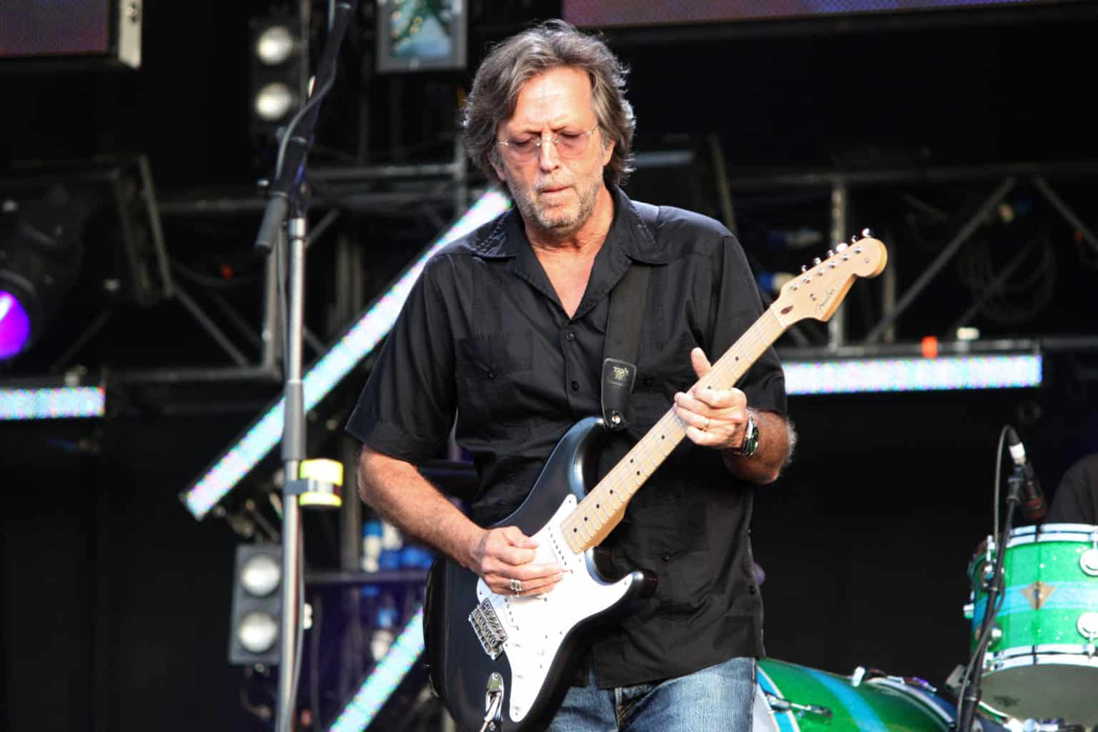 The Catalyst Of Blues Rock What Kind Of Guitar Does Eric Clapton Play All Stringed 