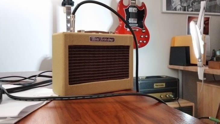 what kind of sound does a small guitar amp produce