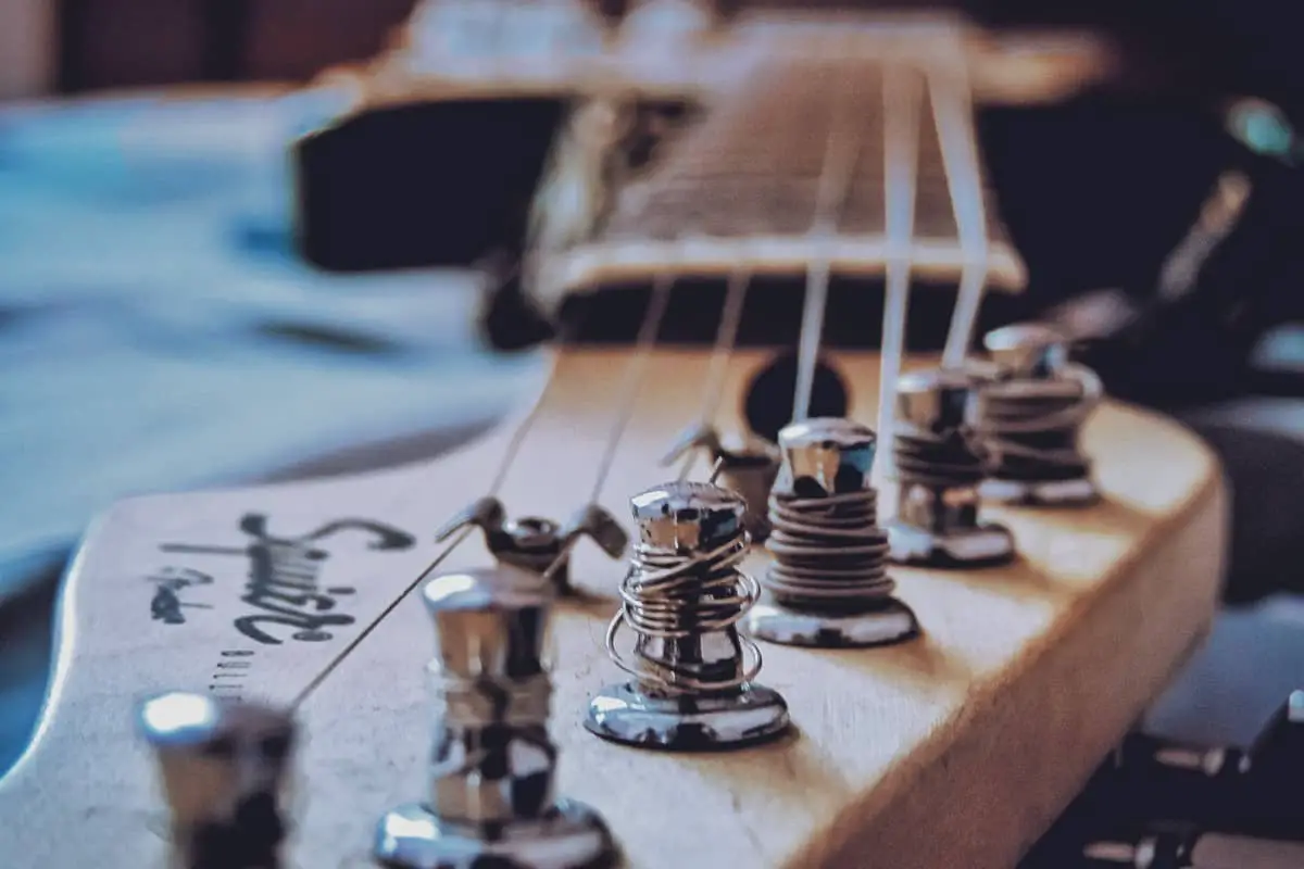 when to change electric guitar strings