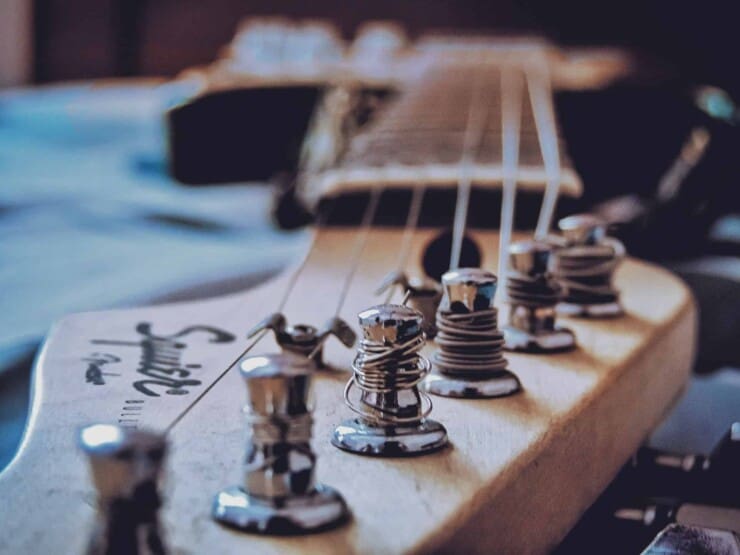 when to change electric guitar strings