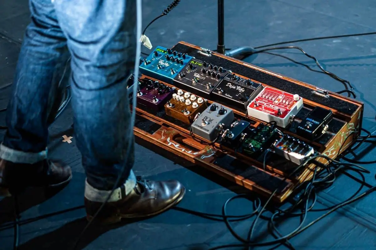 where does looper go in pedal chain