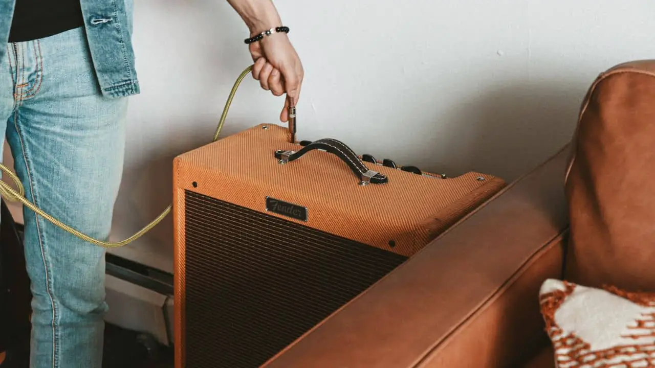 Why Is My Guitar Amp Buzzing? All Stringed